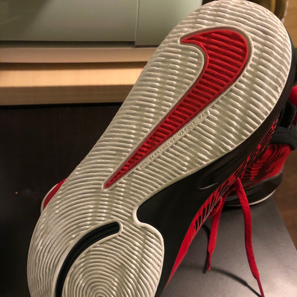 Nike’s - Picture 4 of 5
